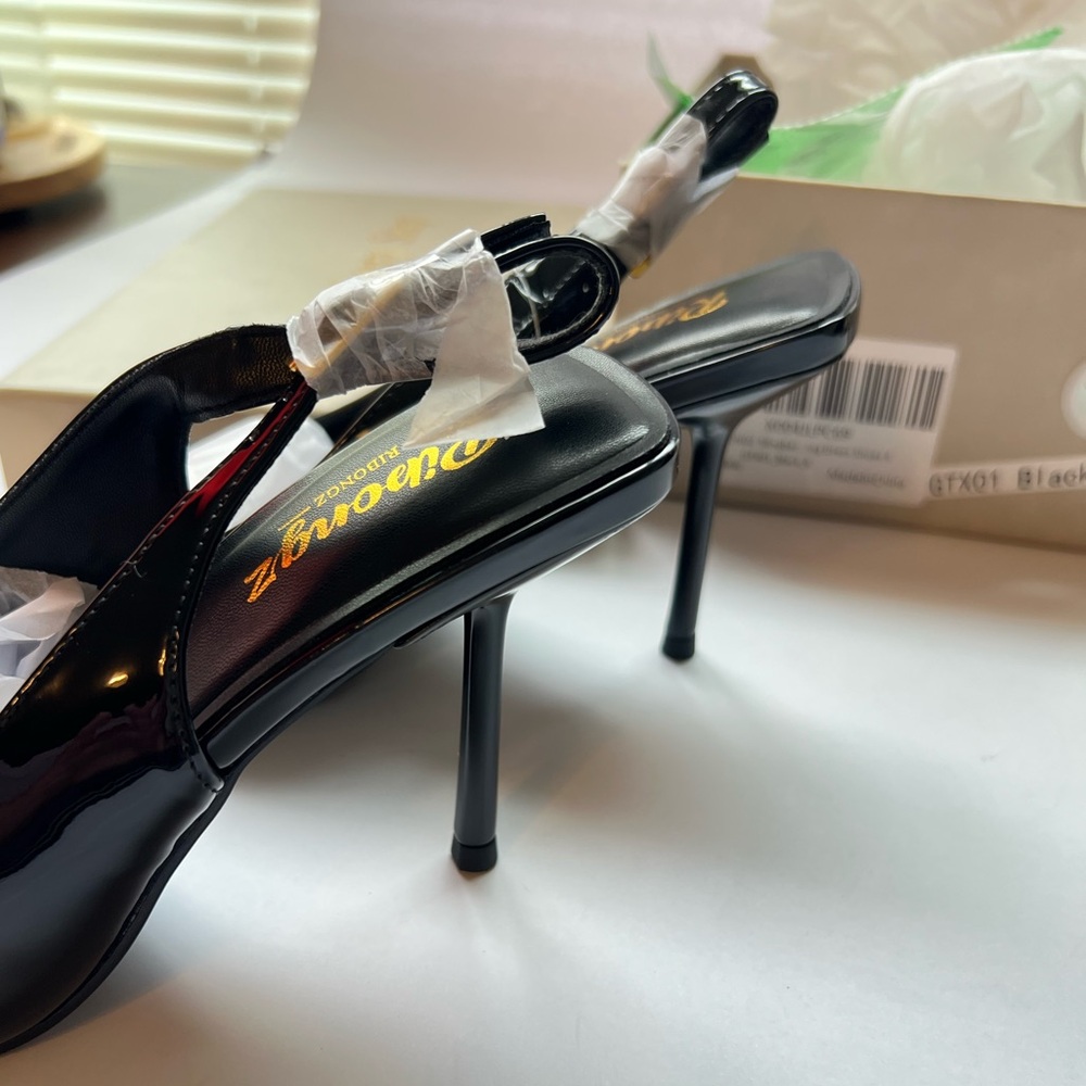 Black and Gold Pointed Slingback Pumps - Classic Women’s Heels - Picture 4 of 8